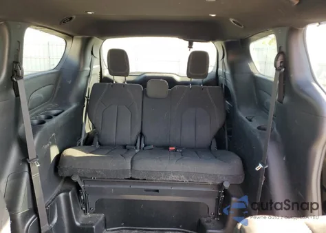 2022 Chrysler Pacifica Touring z USA, uszkodzony, nr VIN 2C4RC1FG5NR165368